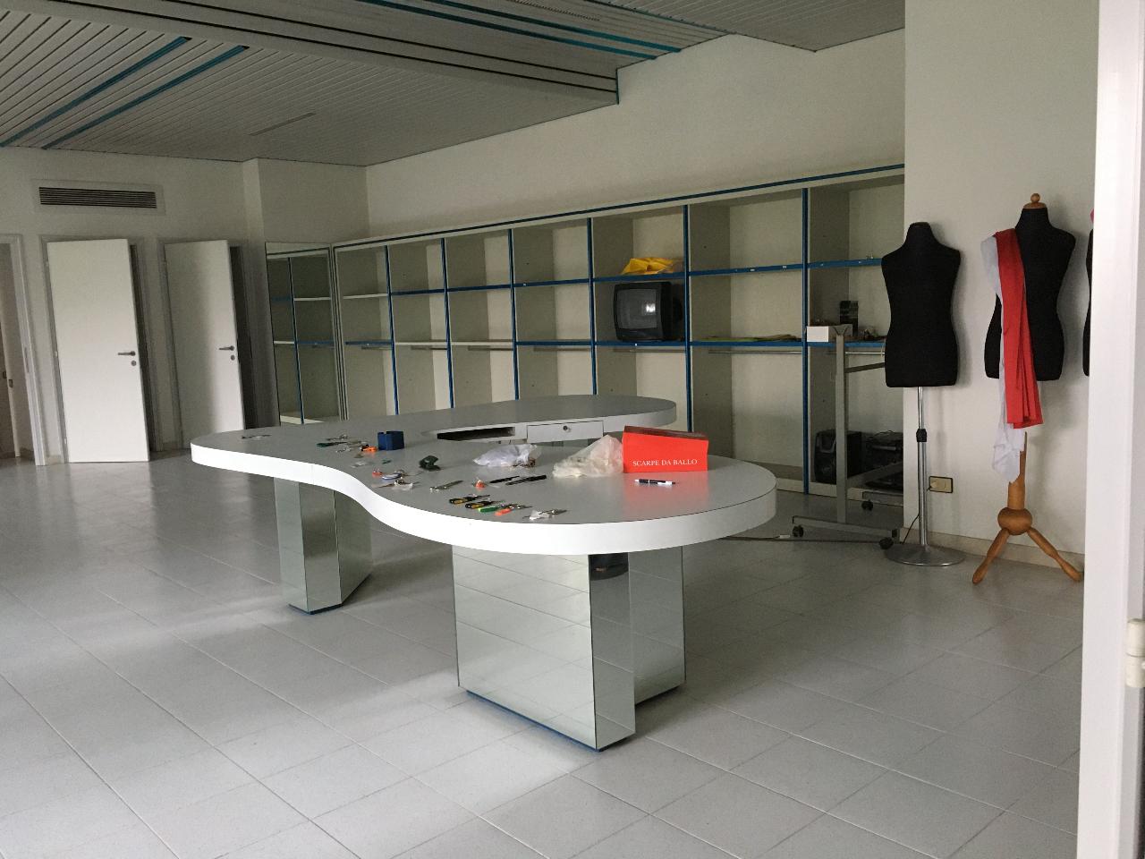 Palazzina commerciale in Via dell'Artigianato, Corbola - Foto 1