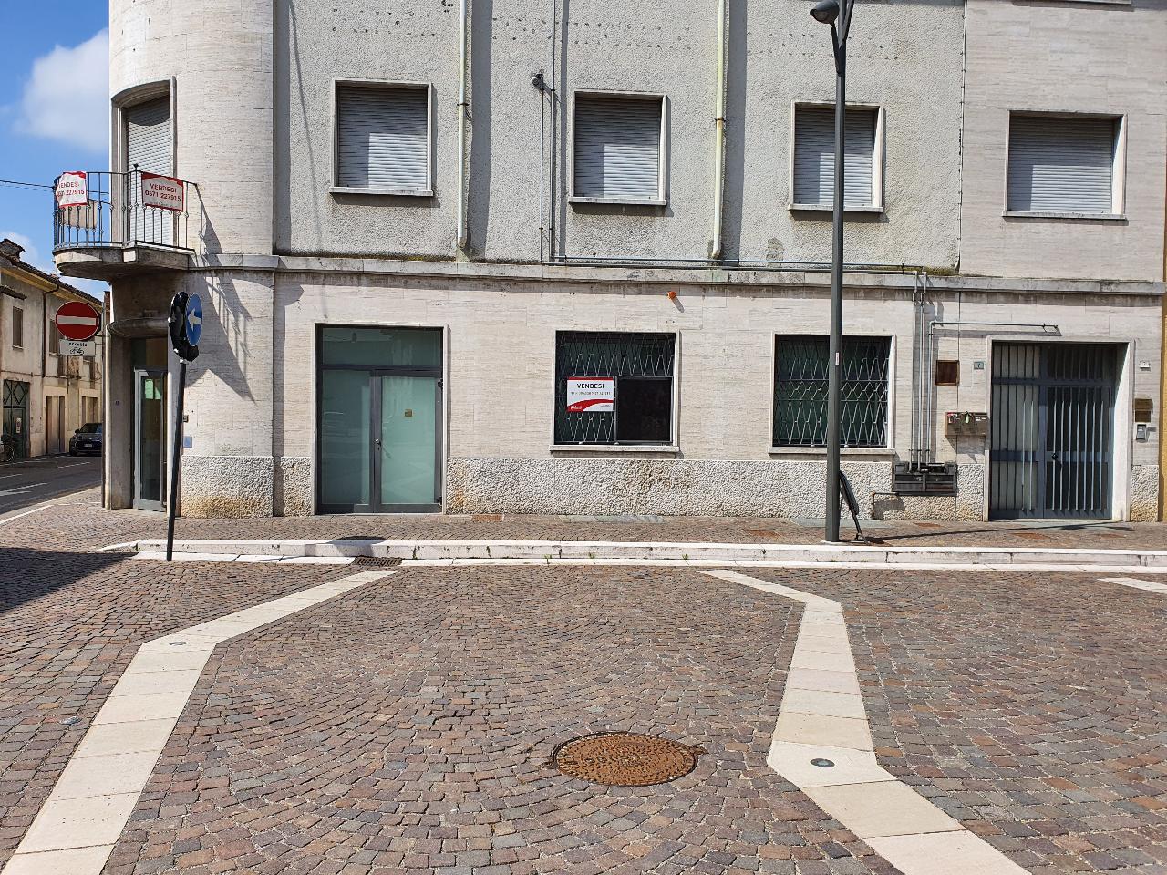 Ufficio in Piazza XXV Aprile 7, Maleo - Foto 1