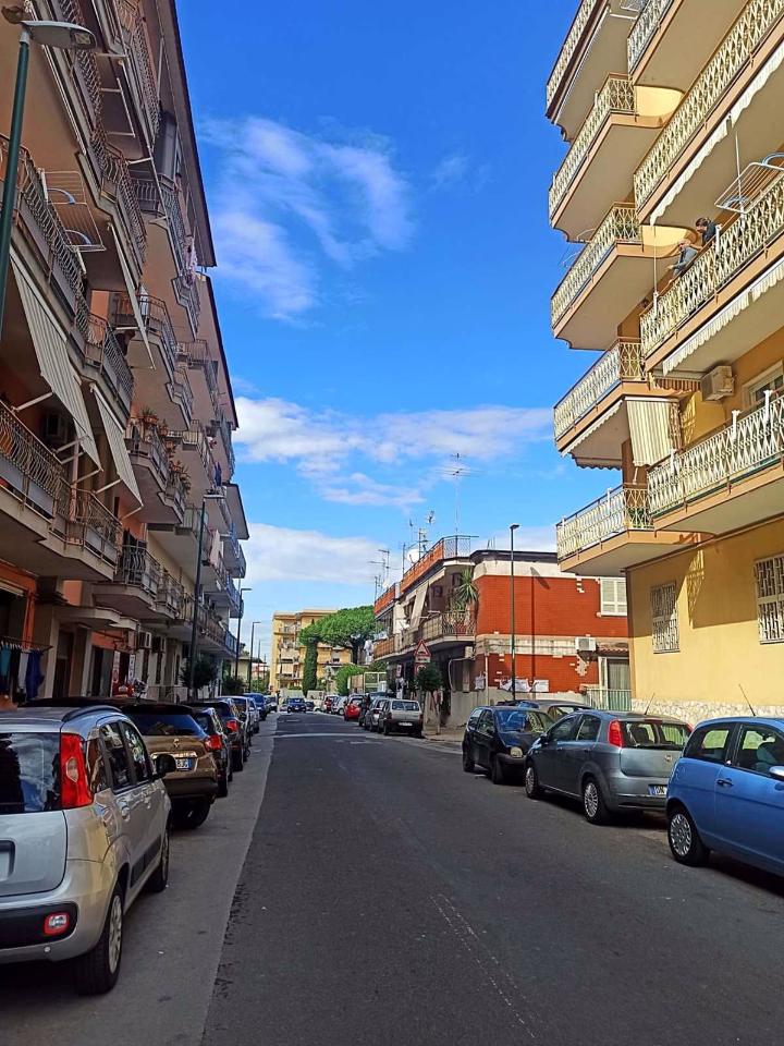 Magazzino in Via Villa Bisignano Quarta Traversa 54, Napoli - Foto 1