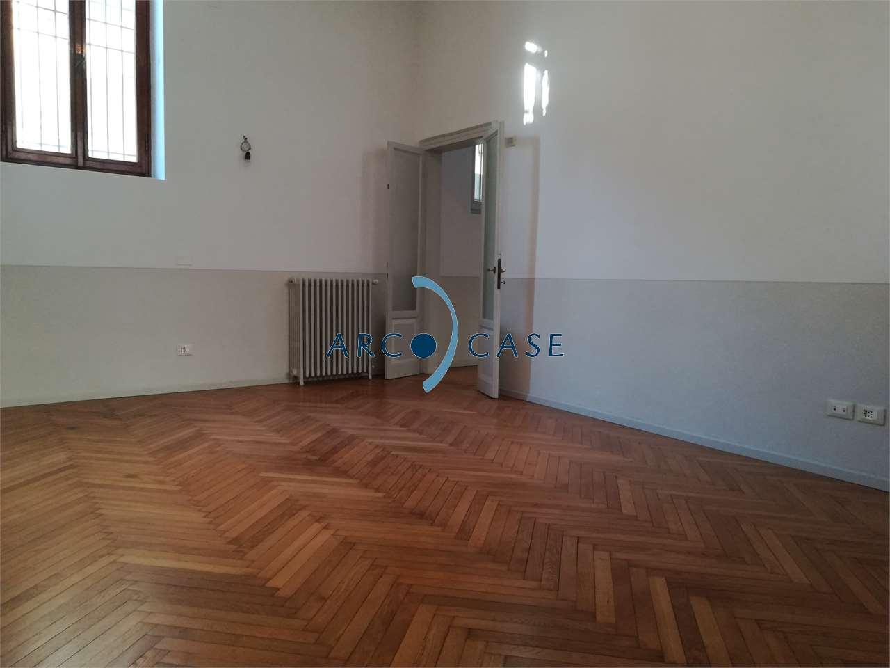 Ufficio in Via Sant' Elisabetta, Crema - Foto 1