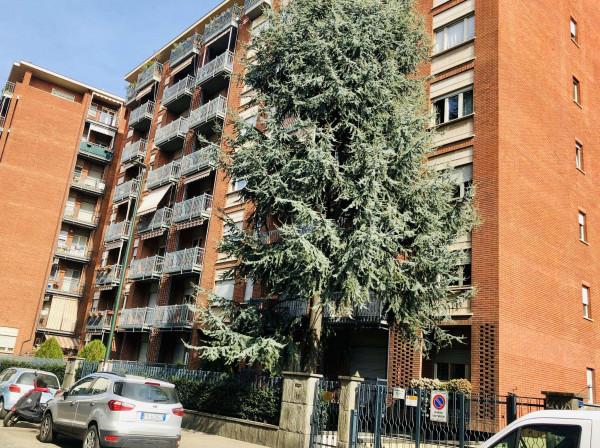Negozio in Via Monte Albergia 20a, Torino - Foto 1