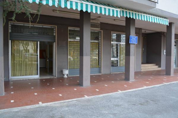 Negozio in Via Torquato Tasso, Maiolati Spontini - Foto 1