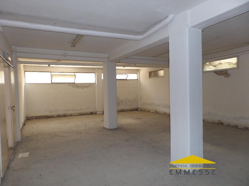 Locale commerciale in , Carrara - Foto 1