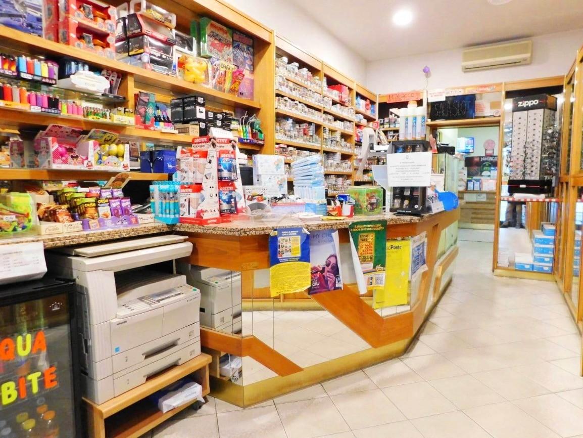 Negozio in Viale Matteotti 100, Cesena - Foto 1