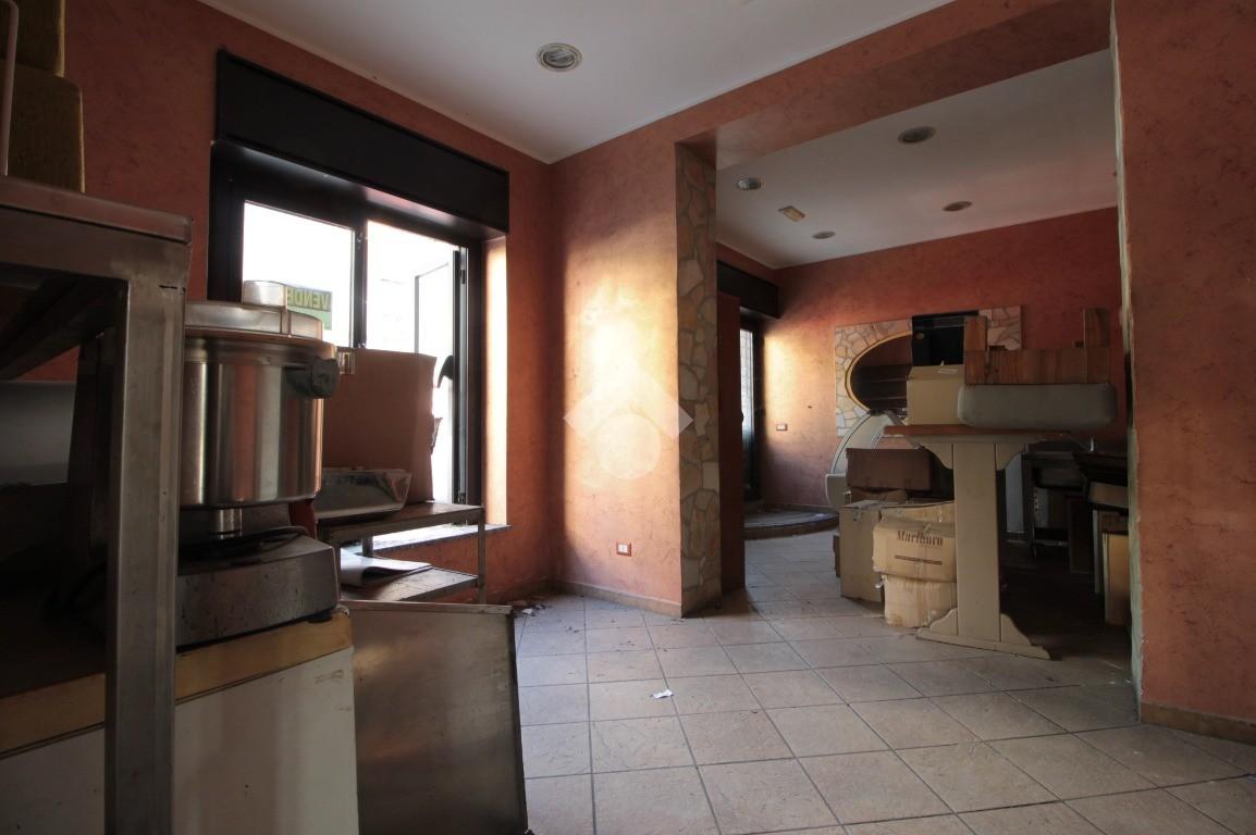 Negozio in Via Bellinzona 81, Messina - Foto 1