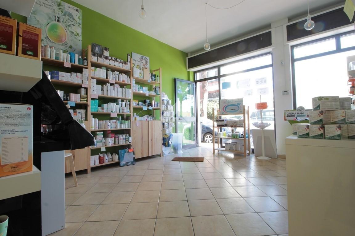 Negozio in Viale Regina Elena 177, Messina - Foto 1