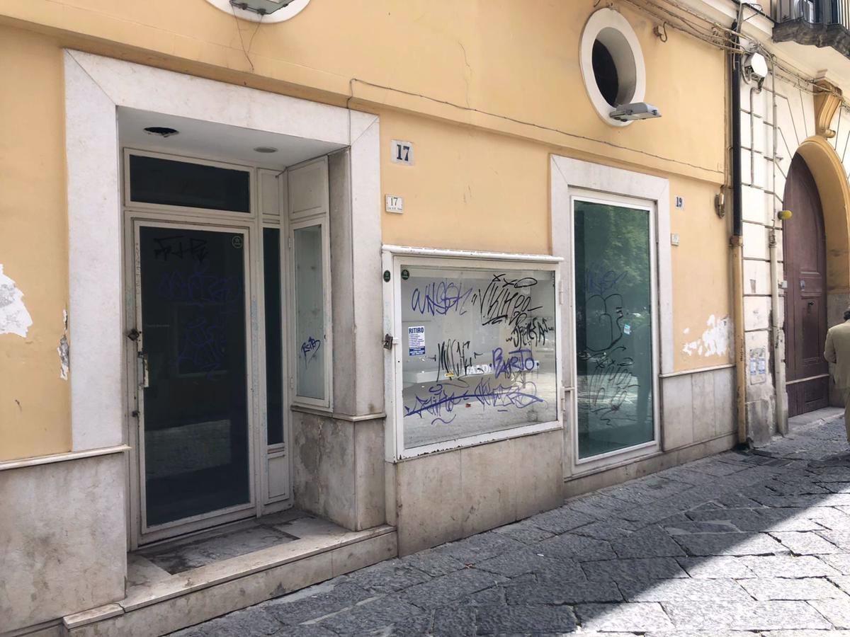 Negozio in Via G Vico 17, Caserta - Foto 1