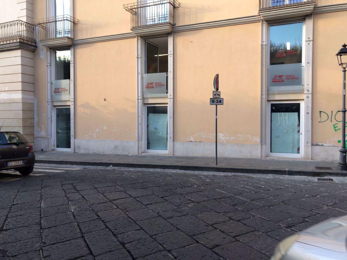 Negozio in Piazza Vanvitelli 15, Caserta - Foto 1