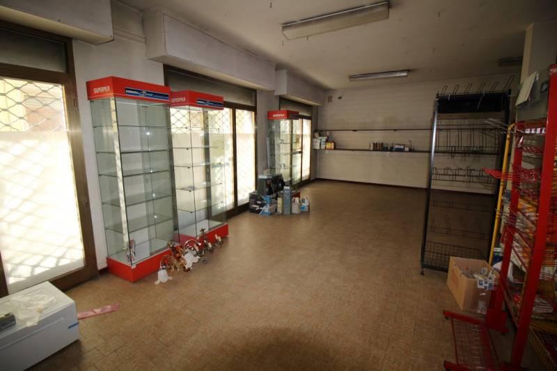 Negozio in Via Oberdan, Bucine - Foto 1