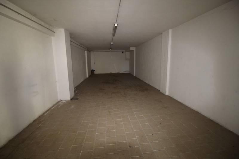 Magazzino in Viale Cadorna, Montevarchi - Foto 1