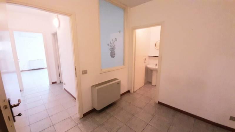 Ufficio in Viale Armando Diaz, Montevarchi - Foto 1