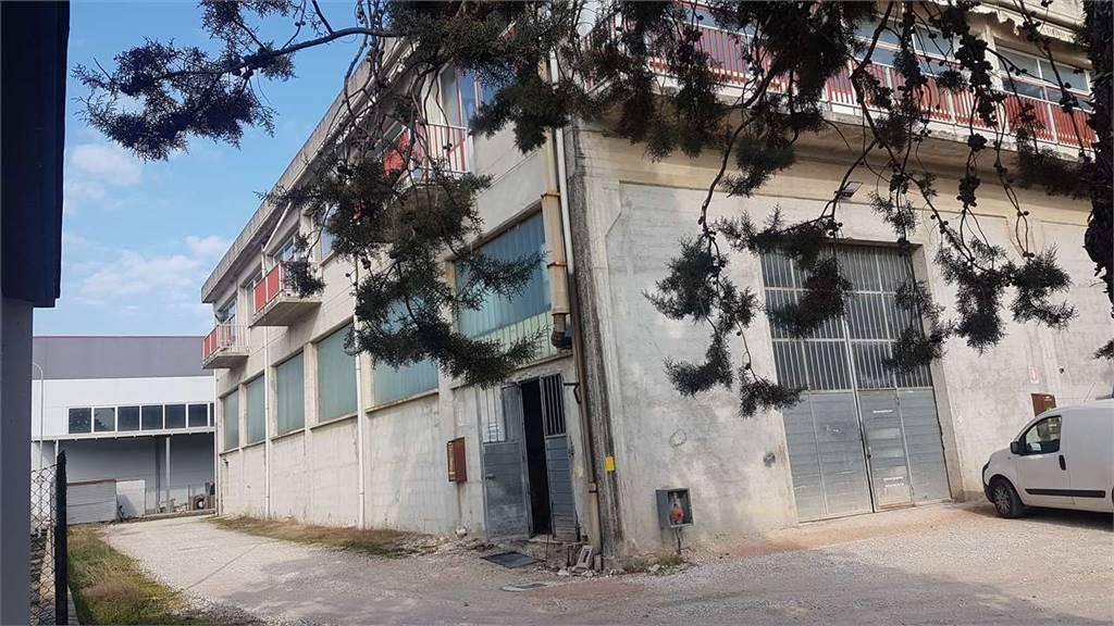 Capannone in , Tolentino - Foto 1
