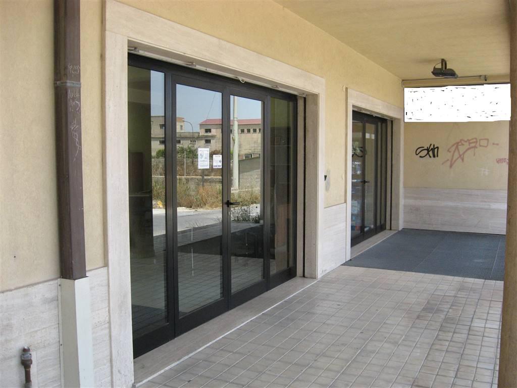 Negozio in Via Eugenio Colorni 40, Vittoria - Foto 1