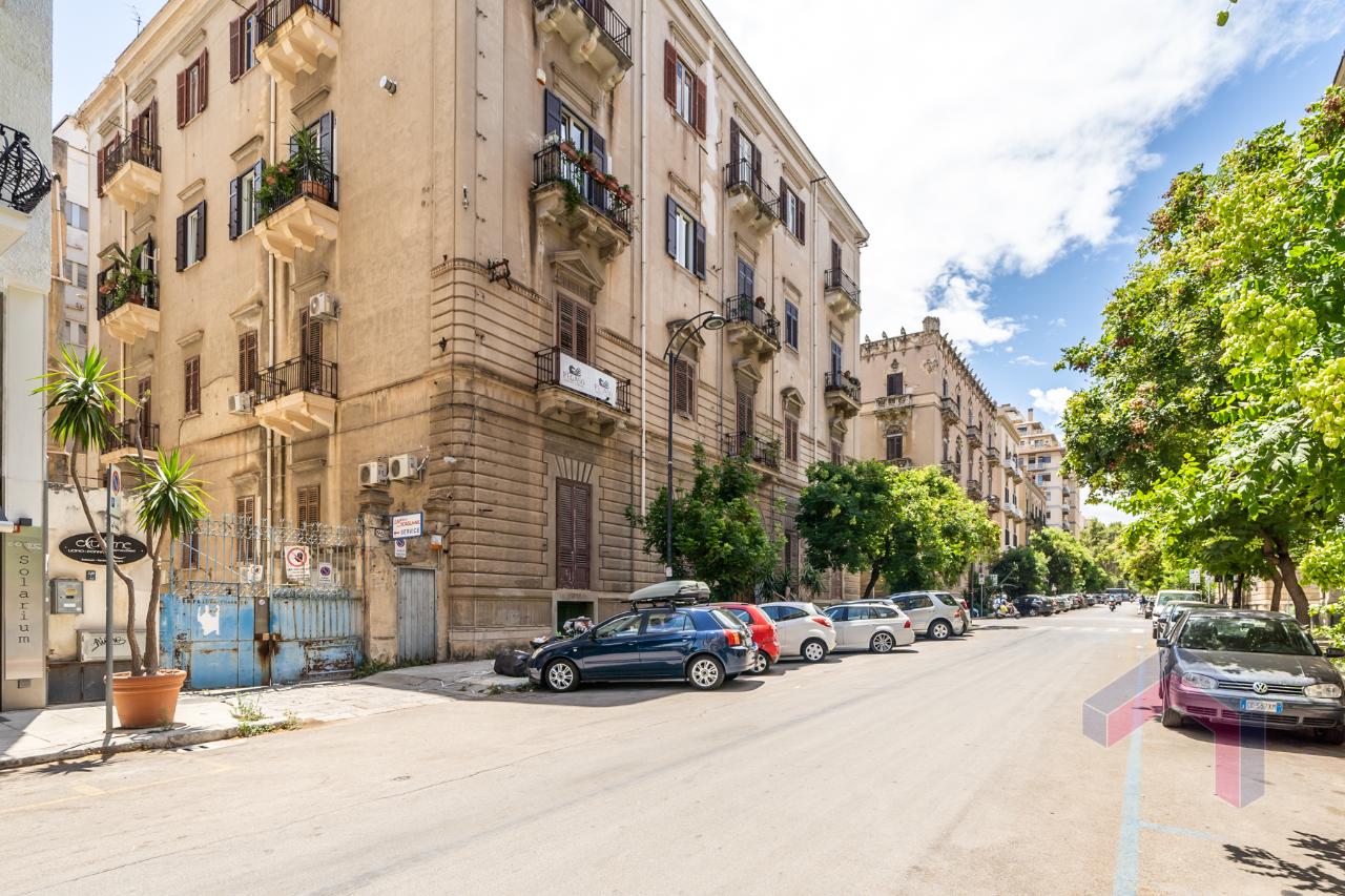 Magazzino in Via Enrico Albanese 96, Palermo - Foto 1