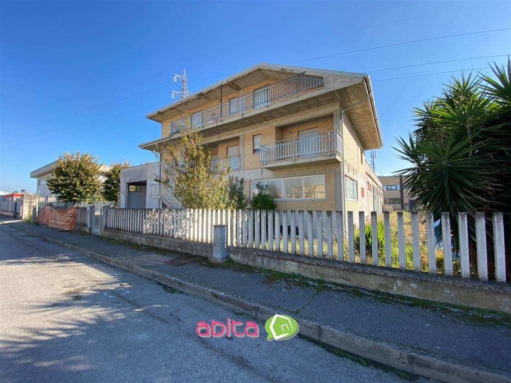 Capannone in Via XXV Aprile 10, Spinetoli - Foto 1