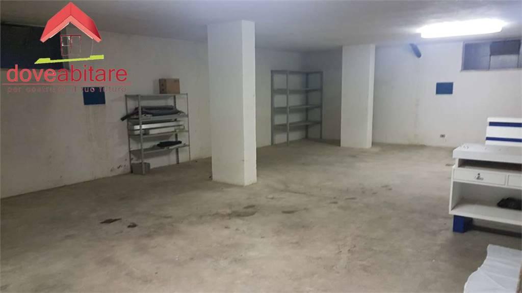 Magazzino in Via della Repubblica, Pinerolo - Foto 1