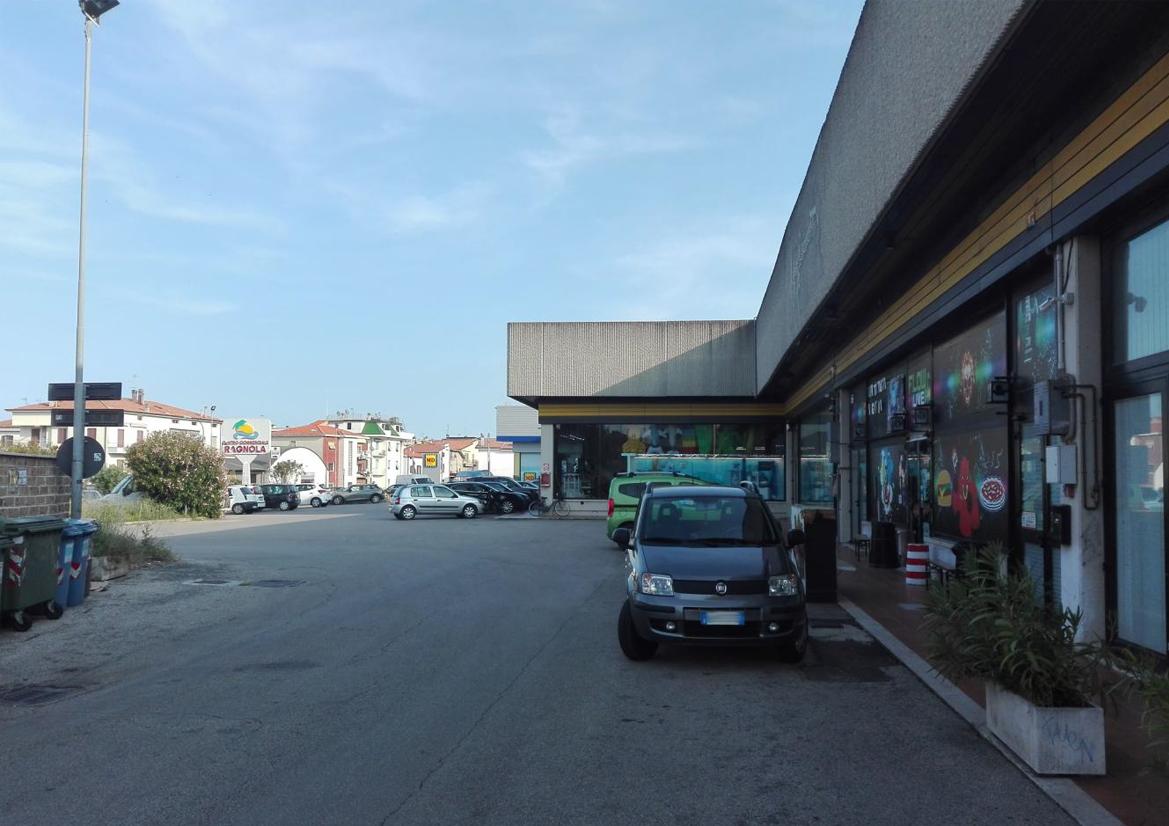 Locale commerciale in Via Fioravanti, San Benedetto del Tronto - Foto 1