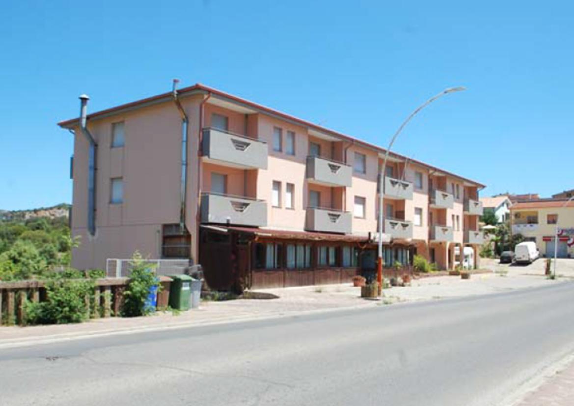Negozio in Via Lucania, Carbonia - Foto 1