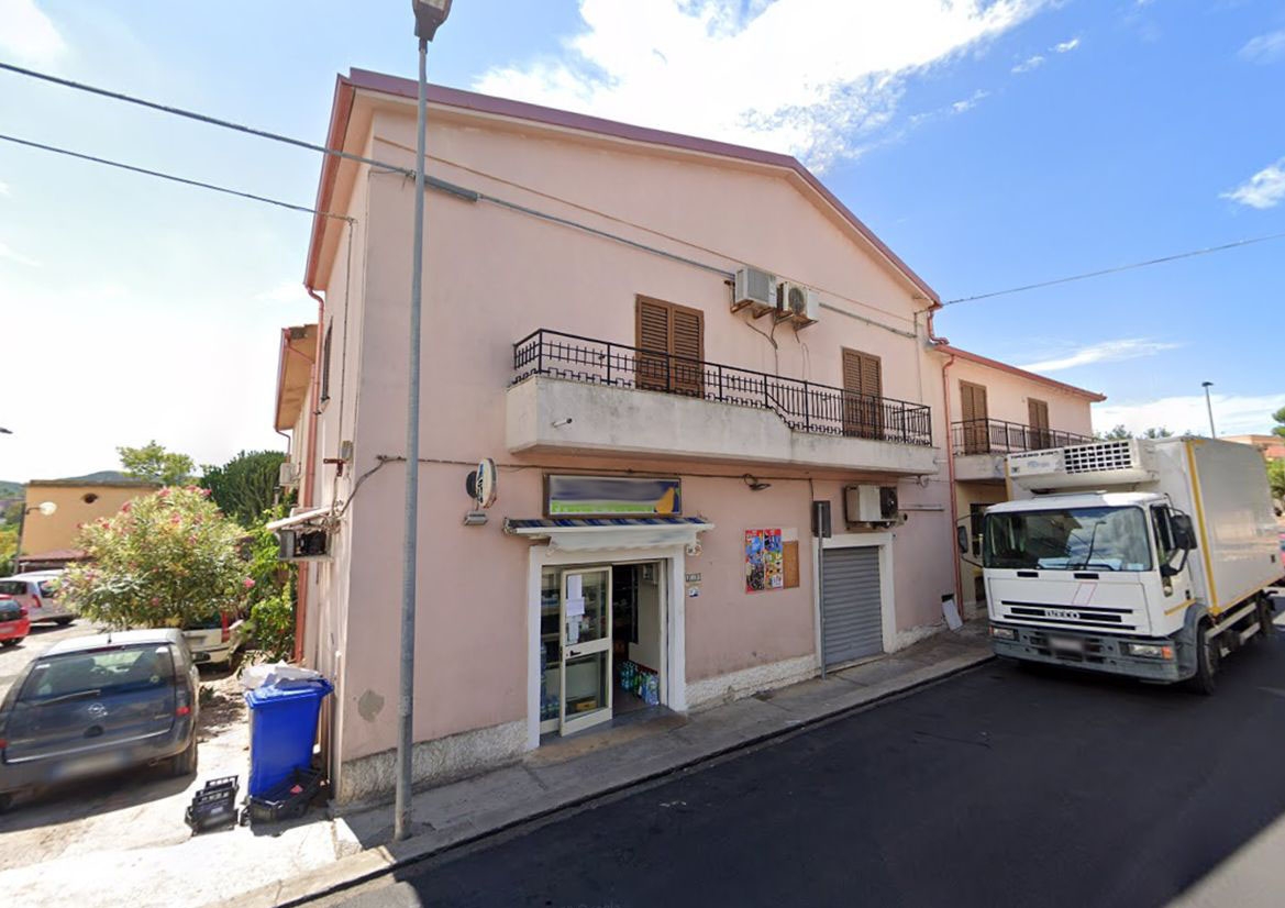 Locale commerciale in Via della Regione, Iglesias - Foto 1