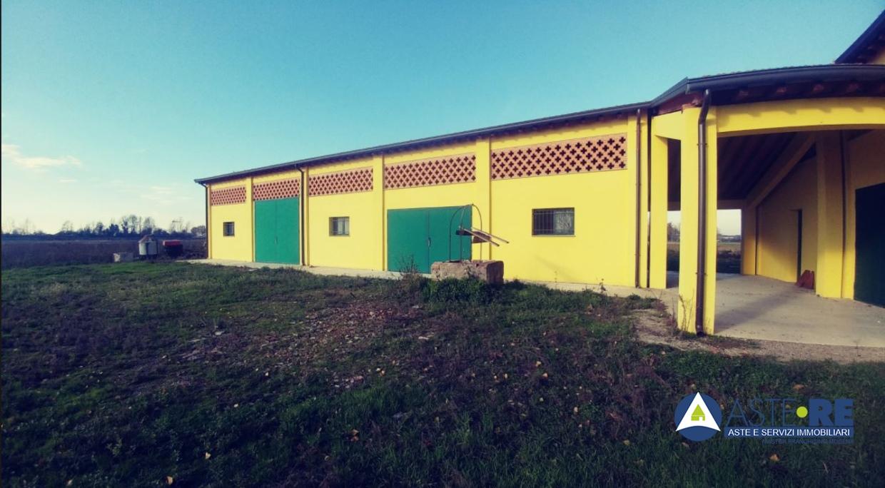 Palazzina commerciale in Via per Modena 95, Finale Emilia - Foto 1