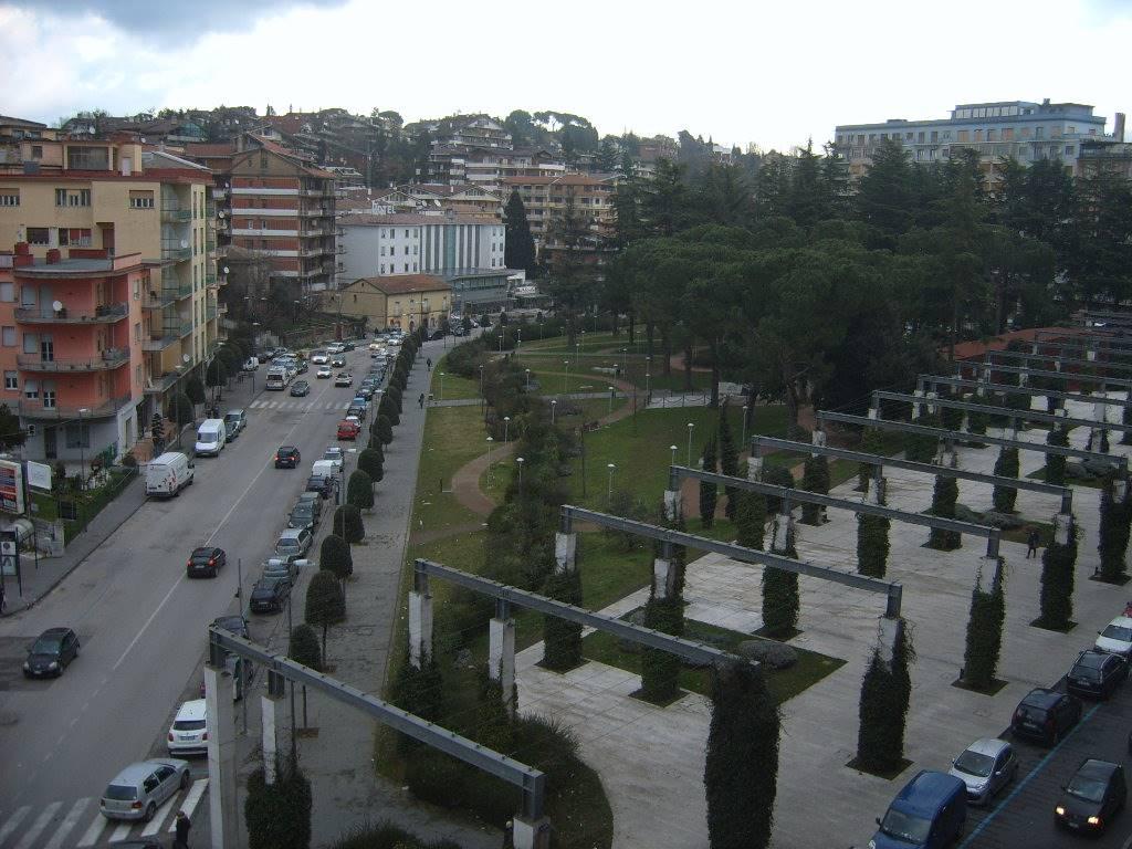 Negozio in Piazza Kennedy, Avellino - Foto 1