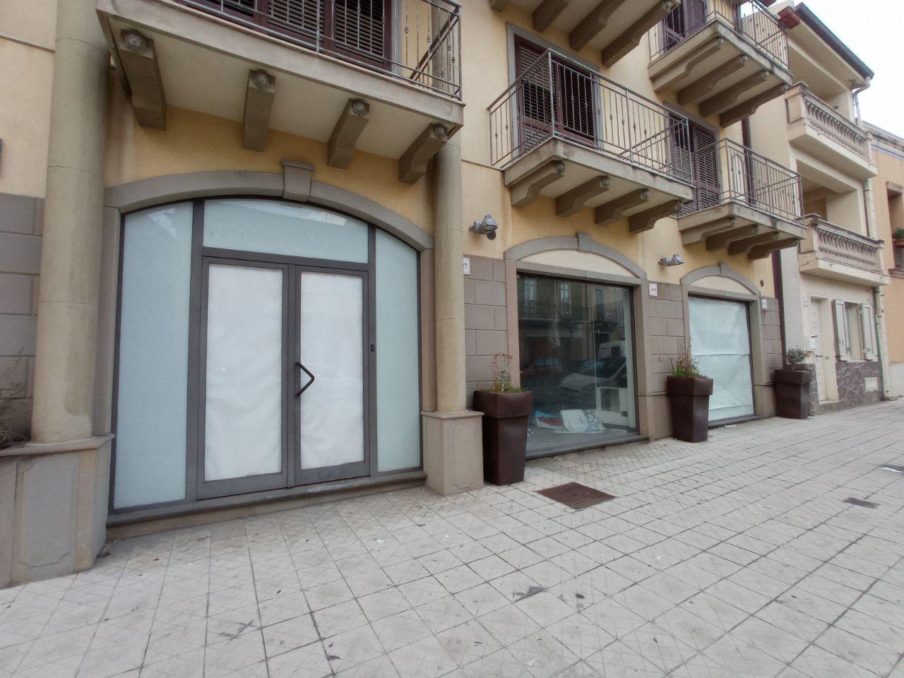 Negozio in Via Giuseppe Garibaldi 587, Barcellona Pozzo di Gotto - Foto 1