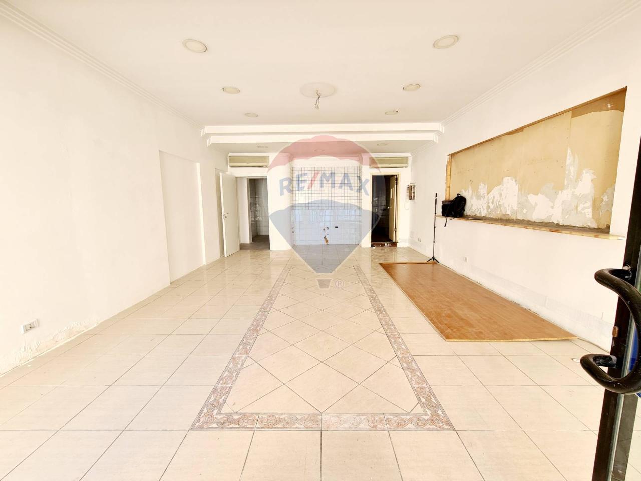 Locale commerciale in Via Cavour 339, Vittoria - Foto 1