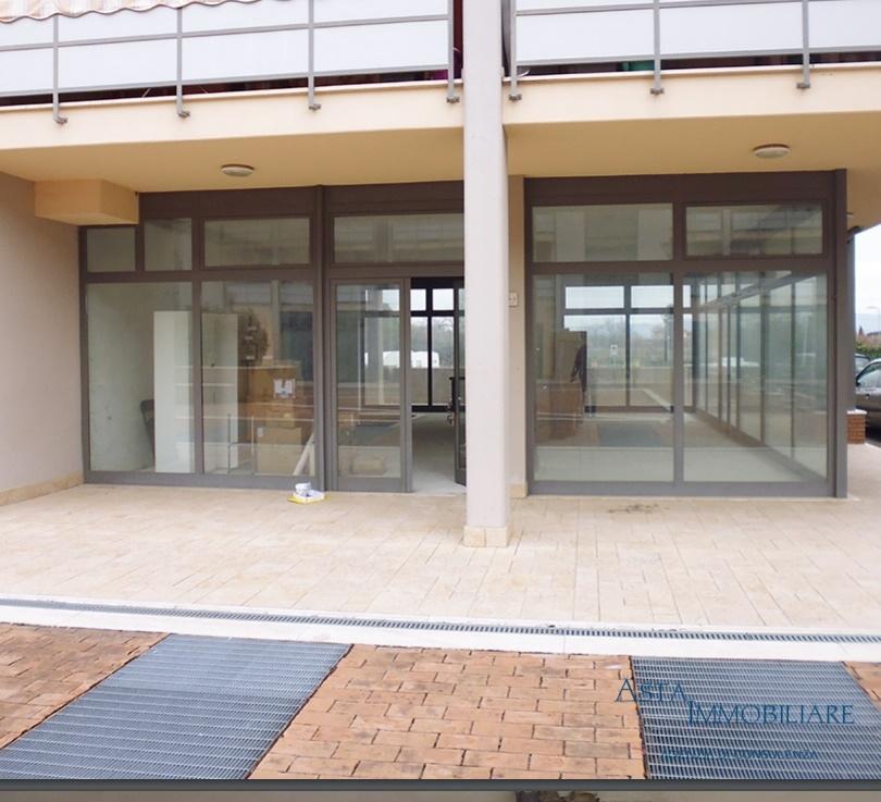 Palazzina commerciale in Localita' Indicatore, Strada C 76/2, Arezzo - Foto 1