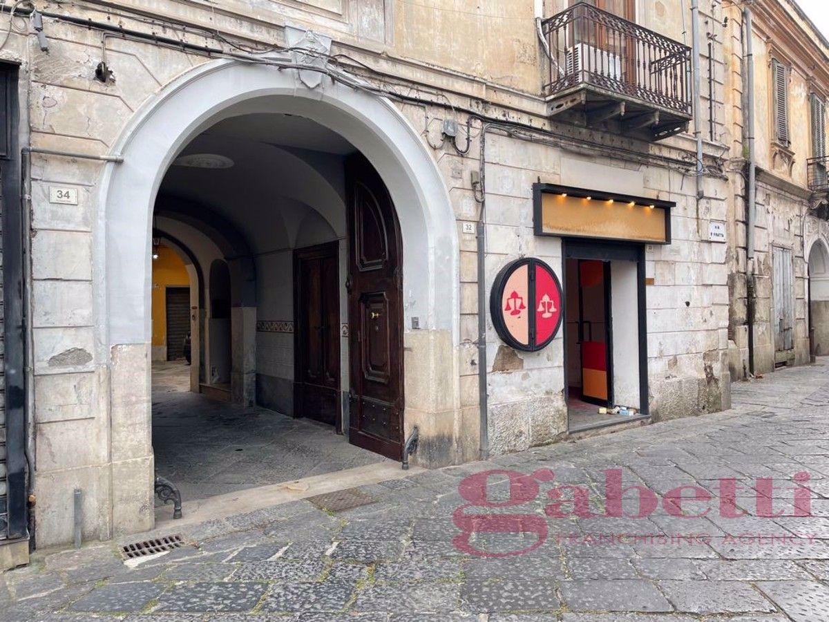 Negozio in Via Pasquale Fratta 36, Santa Maria Capua Vetere - Foto 1