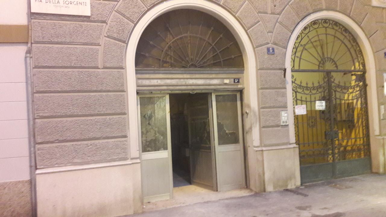 Negozio in Via Sorgente, Trieste - Foto 1