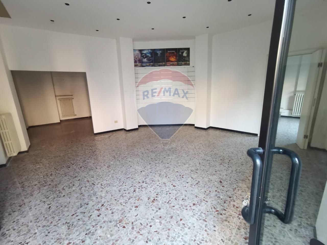 Locale commerciale in , Alessandria - Foto 1