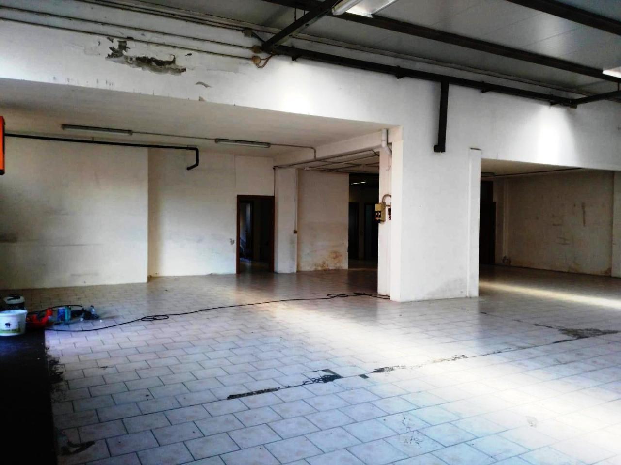 Capannone in Via XI Febbraio, Cantù - Foto 1