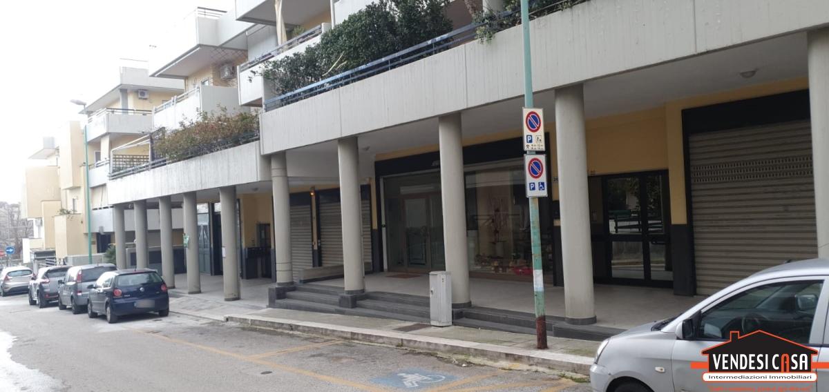 Locale commerciale in , Adelfia - Foto 1