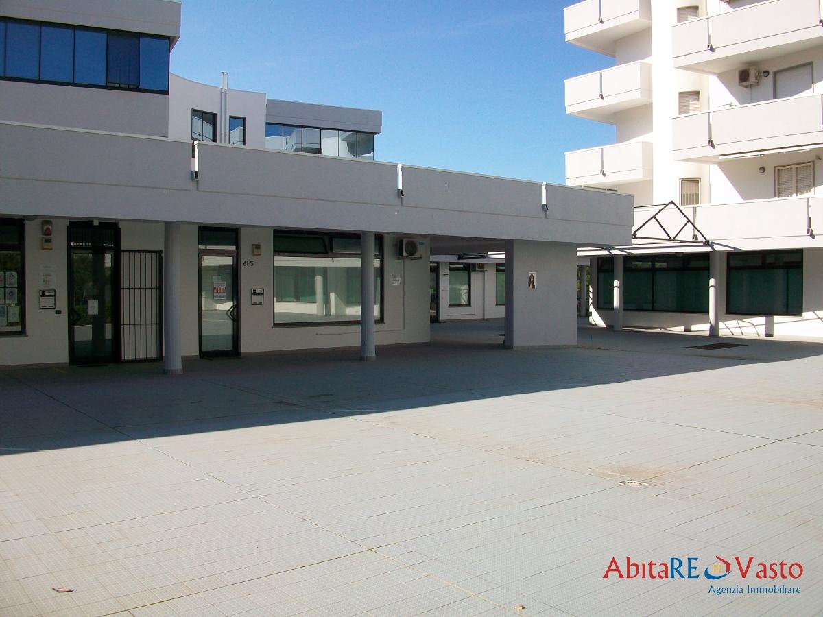 Locale commerciale in Via Marco Polo 61, Vasto - Foto 1