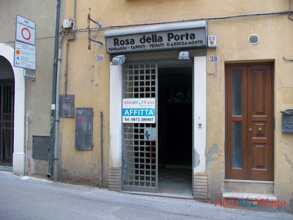 Locale commerciale in Via Luigi Marchesani 26, Vasto - Foto 1