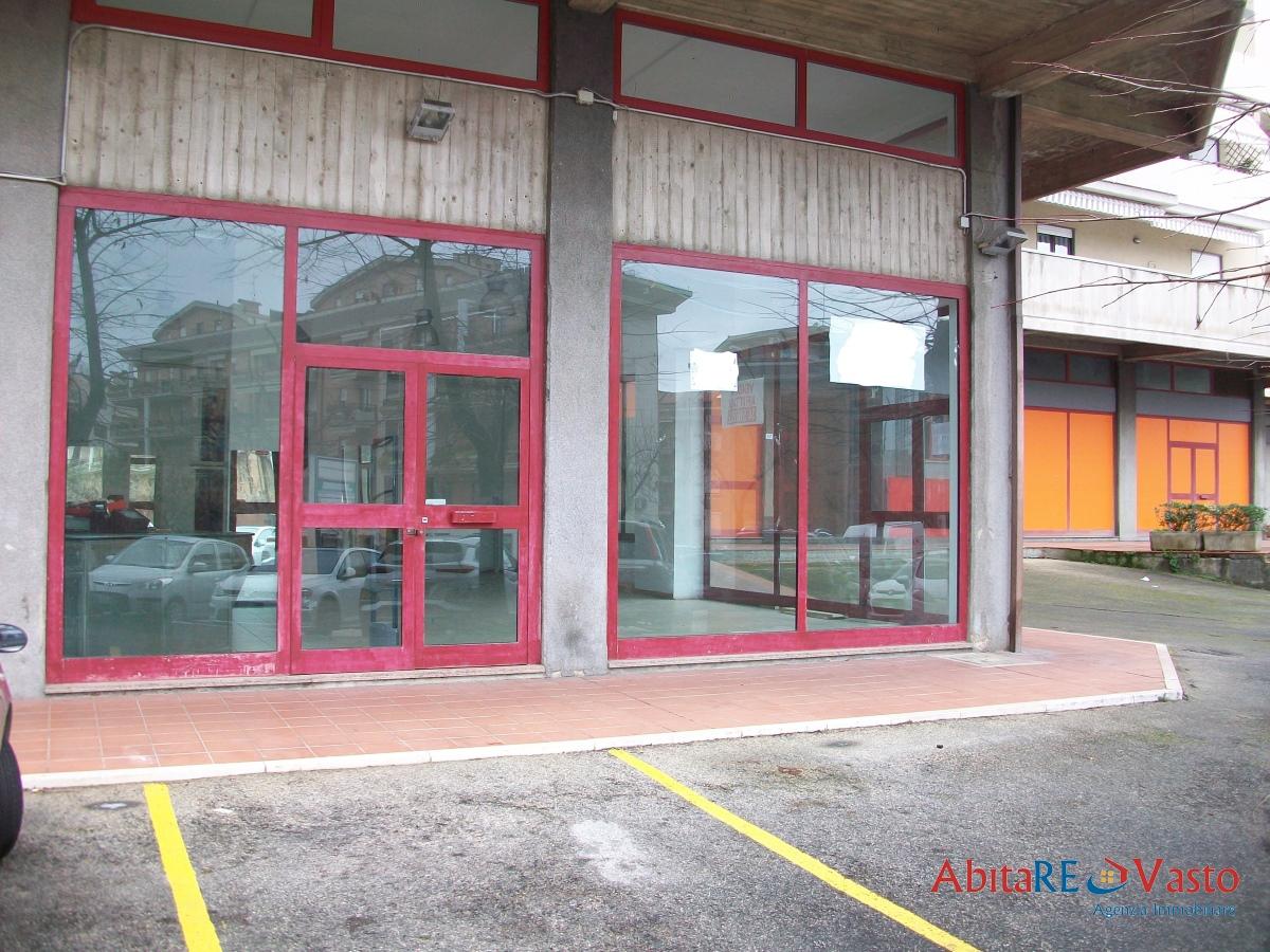 Negozio in Via Alessandrini, Vasto - Foto 1