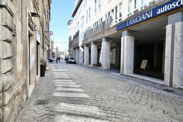 Negozio in Via Giuseppe Garibaldi 109, Macerata - Foto 1