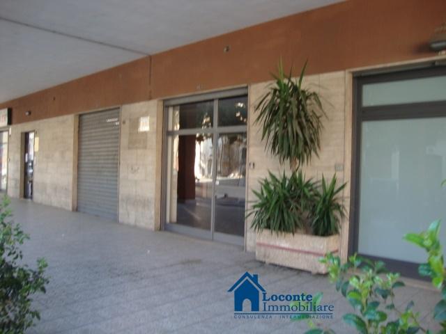 Locale commerciale in , Capurso - Foto 1