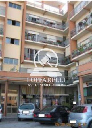 Negozio in Via Garibaldi, Senigallia - Foto 1