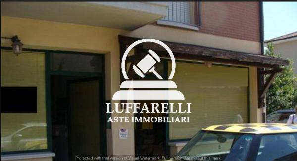 Negozio in Via Lago d'Orta, Senigallia - Foto 1