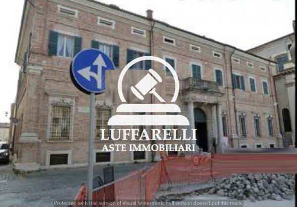 Negozio in Piazza Giuseppe Garibaldi, Senigallia - Foto 1